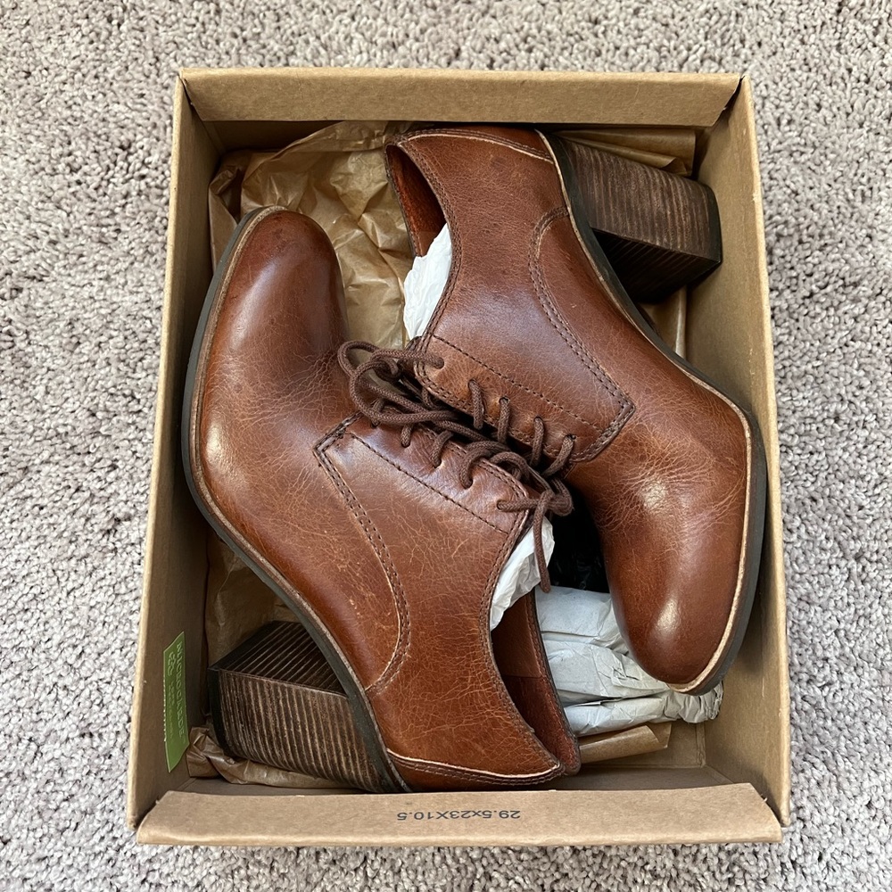 Lucky Brand Leather laced booties 8.5